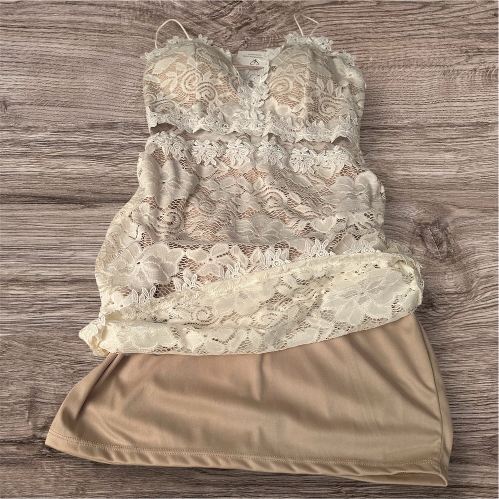 Windsor crochet lace dress - Picture 5 of 5